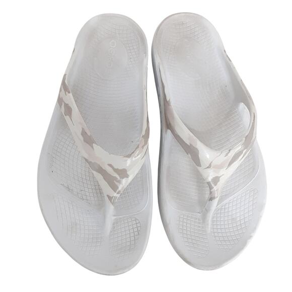Oofos Recovery Sandals White Camo Flip Flops Thong Sandal Womens 6 Running - Picture 2 of 7